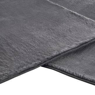 Denna produkten heter Cat, tillverkad av Polyester material med en vacker Mörkgrå färg - SE Mattor