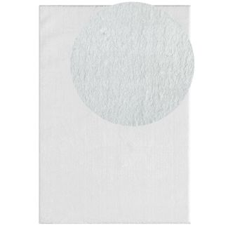 Denna produkten heter Cloudy, tillverkad av Polyester material med en vacker Vit färg - SE Mattor