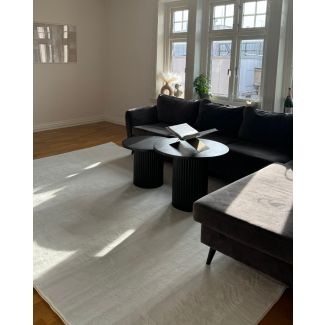 Denna produkten heter Comfy, tillverkad av Polyester material med en vacker Offwhite färg - SE Mattor