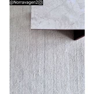 Denna produkten heter Elsa, tillverkad av 80% Ull & 20% Bomull material med en vacker Offwhite färg - SE Mattor