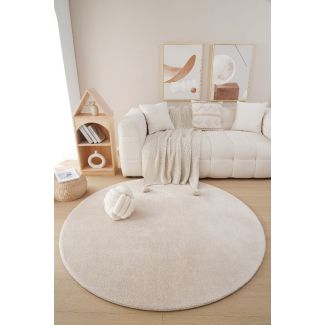 Denna produkten heter Fluffy, tillverkad av Polyester material med en vacker Beige färg - SE Mattor