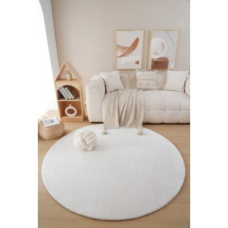 Denna produkten heter Fluffy, tillverkad av Polyester material med en vacker Offwhite färg - SE Mattor