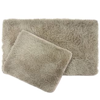 Denna produkten heter Julie, tillverkad av Polyester material med en vacker Beige färg - SE Mattor