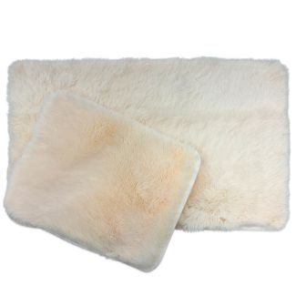 Denna produkten heter Julie, tillverkad av Polyester material med en vacker Offwhite färg - SE Mattor