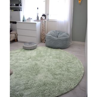 Denna produkten heter Lazy, tillverkad av Polypropylen material med en vacker Grön färg - SE Mattor