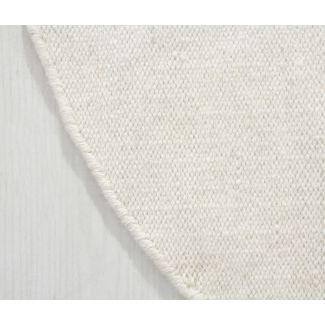 Denna produkten heter Lunda, tillverkad av 80% Ull & 20% Bomull material med en vacker Offwhite färg - SE Mattor