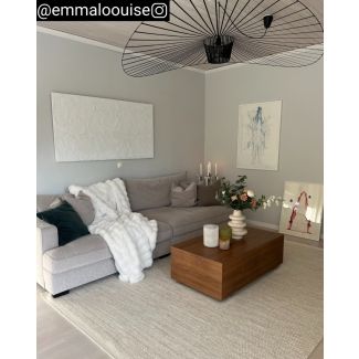 Denna produkten heter Norrsken, tillverkad av 60% Ull & 40% Bomull material med en vacker Kräm färg - SE Mattor