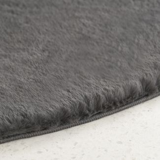 Denna produkten heter Rabbit Eco, tillverkad av Polyester material med en vacker Mörkgrå färg - SE Mattor