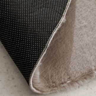 Denna produkten heter Rabbit Eco, tillverkad av Polyester material med en vacker Taupe färg - SE Mattor
