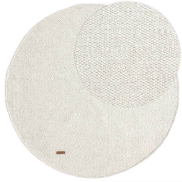 Denna produkten heter Lunda, tillverkad av 80% Ull & 20% Bomull material med en vacker Offwhite färg - SE Mattor